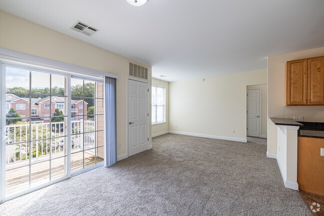 2BR, 2BA - 1,104SF - Hampton - Living/Dining Room