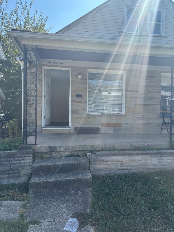 242 E Siebenthaler Ave, Dayton, OH 45405