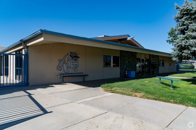 Jacobson Middle School has a 22 to 1 student-teacher ratio.