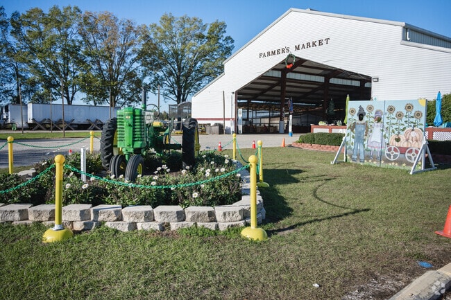 The Pee Dee State Farmers Market is a major attraction in Brookgreen Park.
