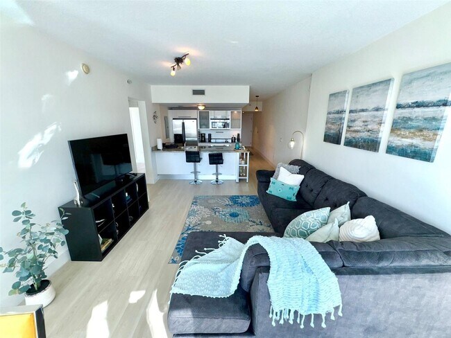 185 SW 7th St unit 1402, Miami, FL 33130 - photo 4