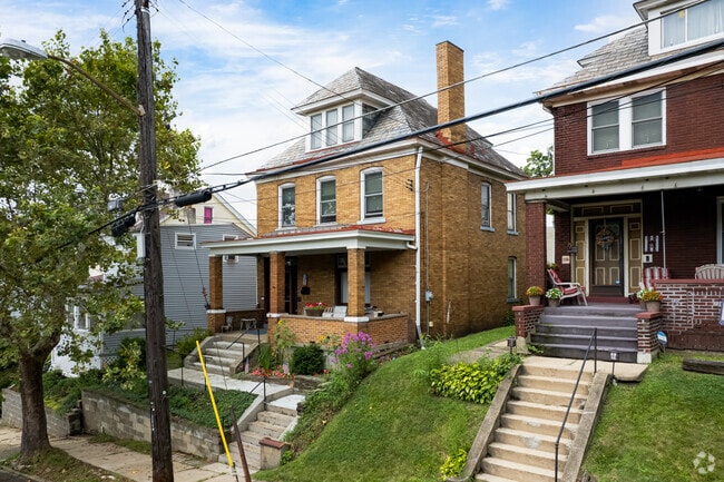 Classic four square homes are throughout Elliott.