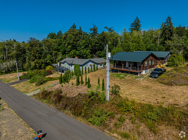 Vinland is a small neighborhood but extremely well kept and quiet.