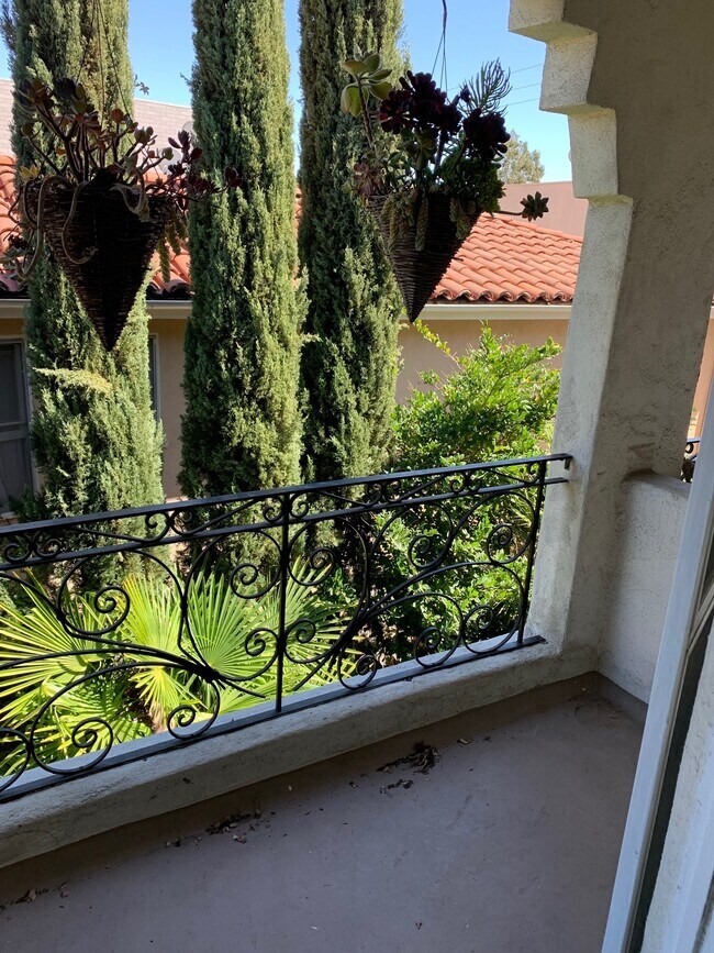 9560 1/2 W Olympic Blvd, Beverly Hills, CA 90212 - photo 4