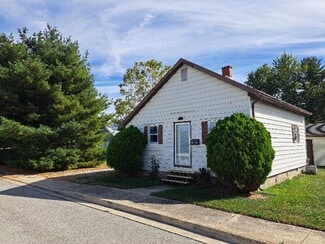 718 Center St, New Haven, IN 46774