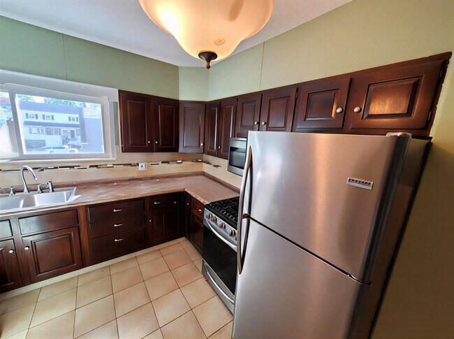 93 Meridian St unit 2, Melrose, MA 02176 - photo 4