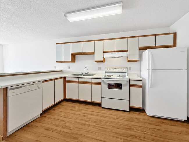 Crown Ridge Apartments, Minnetonka, MN 55305 - photo 4