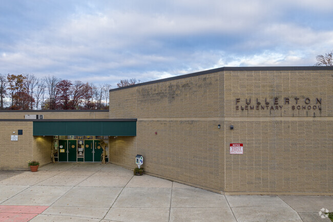 The student-teacher ratio at Fullerton Elementary is 17:1.