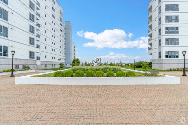 A sculpture garden sits between the two massive garden-style condominiums in Marina Bay.