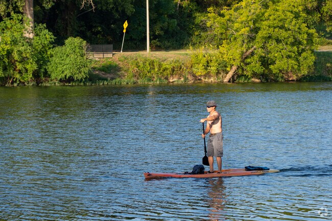 Residents enjoy close proximity to the Brazos river.