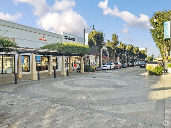 The nearest downtown to Carolands is Burlingame.