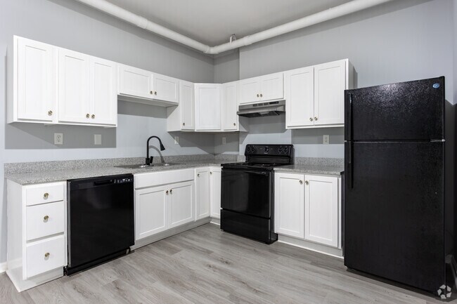 2BR, 2BA - 750SF - Kitchen