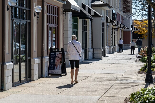 Hunt Valley Towne Centre has many great shopping options in Oregon Ridge.