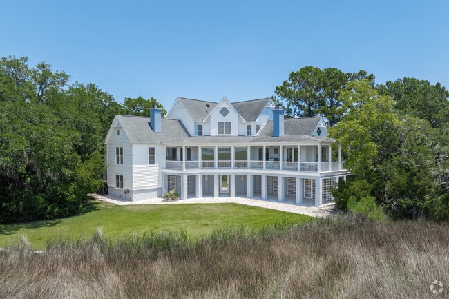 Find gorgeous waterfront mansions with harbor views at Remley's Point in Mount Pleasant.