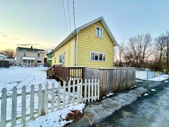 715 Rear Mabel St, New Castle, PA 16101 - photo 3