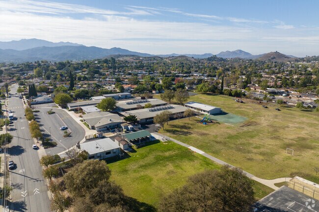 Glenwood Elementary School is located in Thousand Oaks.