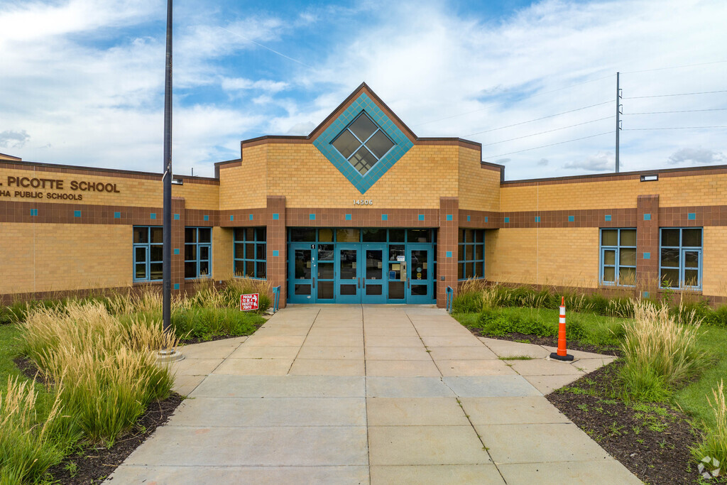 Picotte Elementary School, Rankings & Reviews - Homes.com