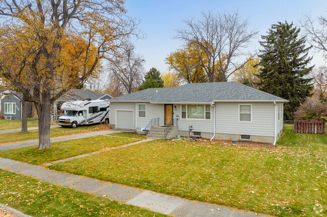 Ranch-style home in Highlands offers classic curb appeal.