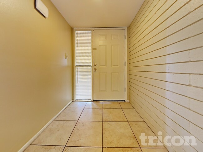 4127 W Mission Ln, Phoenix, AZ 85051 - photo 3