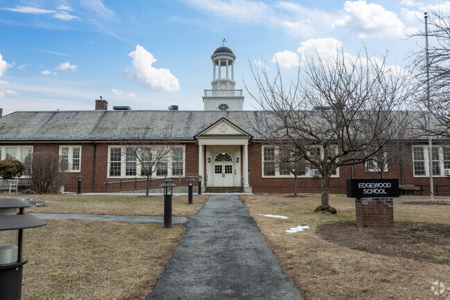 Edgewood School is located in Scarsdale, New York and serves elementary students.