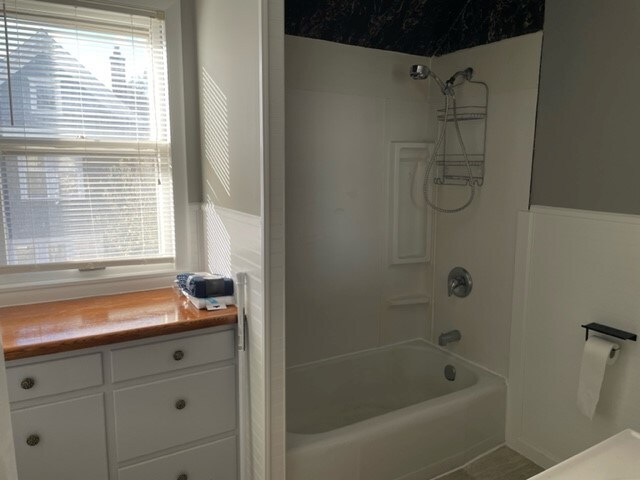 233 W Locust St, Dekalb, IL 60115 - photo 6