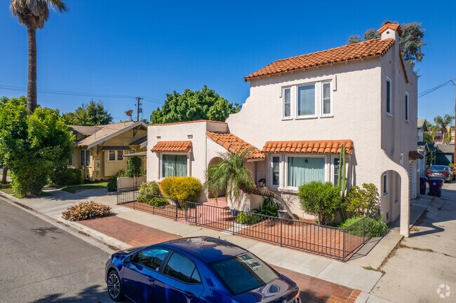 Homes in Bluff Heights come in a variety of styles and sizes.