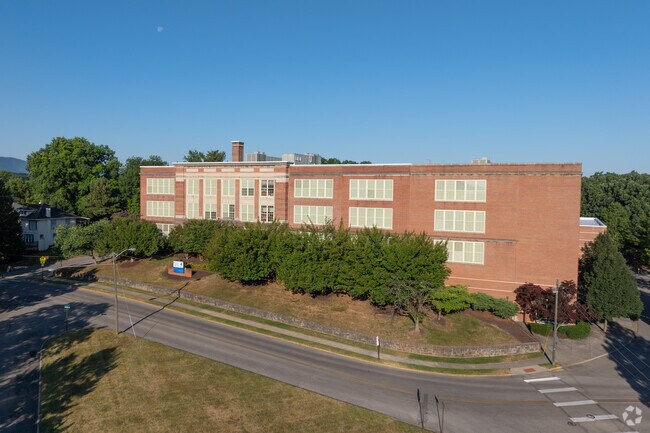 Woodrow Wilson Middle School sits next to Raleigh Court Park.