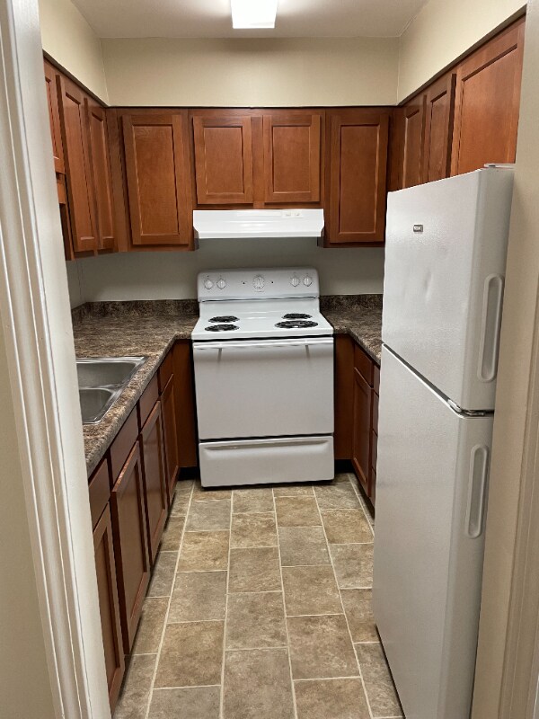 1802 Marion Manor Dr unit F2, Marion, VA 24354 - photo 2