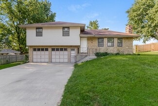 409 Oakbrook Dr, Lansing, KS 66043