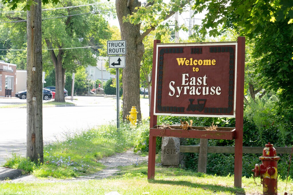 405 N Center St, East Syracuse, NY 13057 | MLS# S1523159