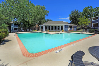 2403 W Pioneer Pkwy, Grand Prairie, TX 75051