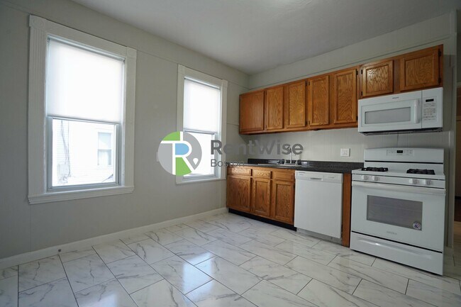 25 Linden St unit 1, Allston, MA 02134 - photo 5