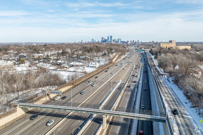 The cedarhurst neighborhood has great access to I 394 and Highway 100