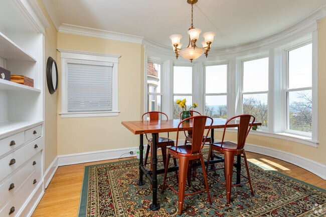 2 Bedroom Dining Room