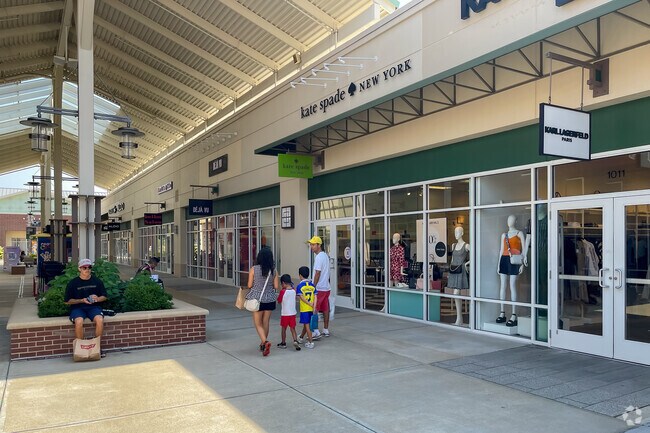 Big Woods Marmion residents are located just minutes from Chicago Premium Outlets.