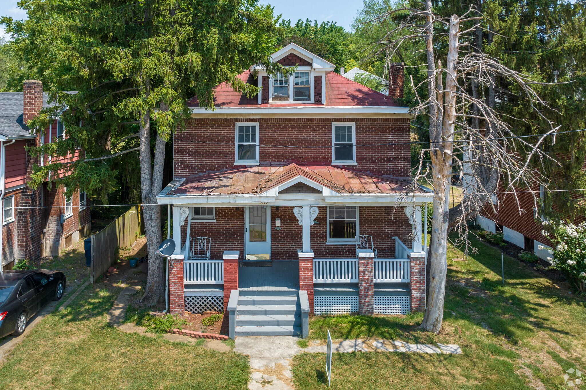 Early 20th century brick homes are common in Melrose-Rugby.