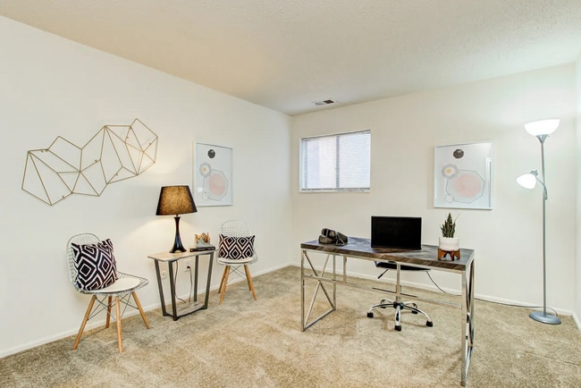 Chateau in the Woods, Indianapolis, IN 46220 - photo 7