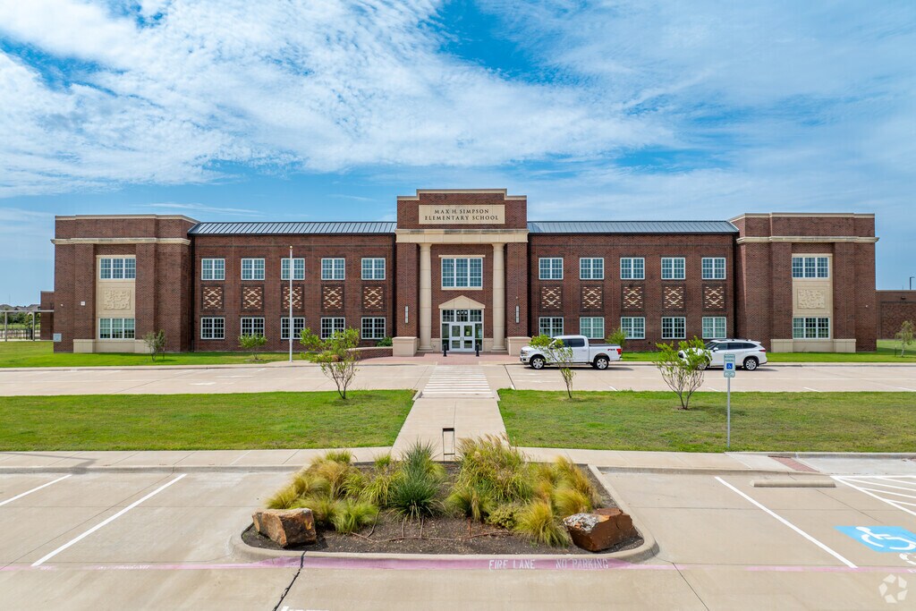 Max H. Simpson Elementary School serves Waxahachie students from Pre-K through the 5th grade.