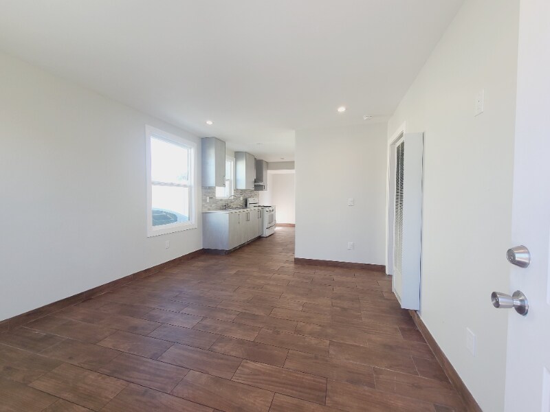 1413 E 53rd St unit 14, Los Angeles, CA 90011 - photo 1