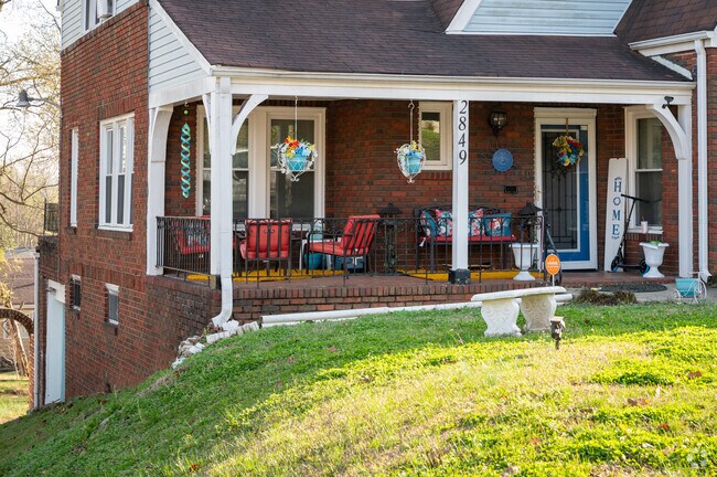 Many homes in Fairview have delightful front porches.