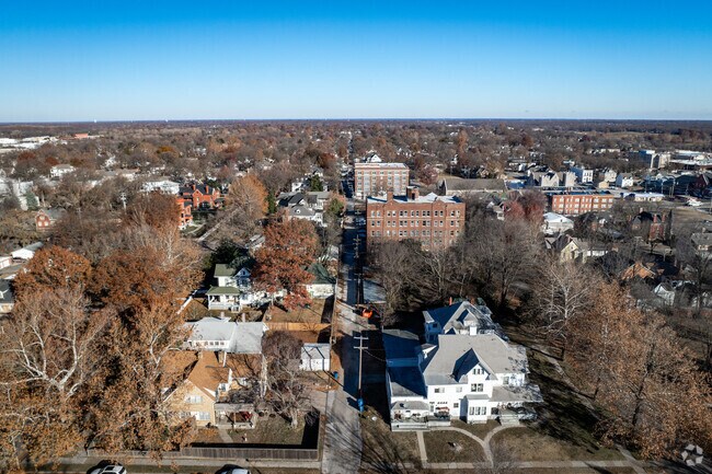 Most homes in Murphysburg are surrounded by trees.