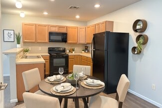 705 Cottonwood Crossing Dr, Newton, KS 67114