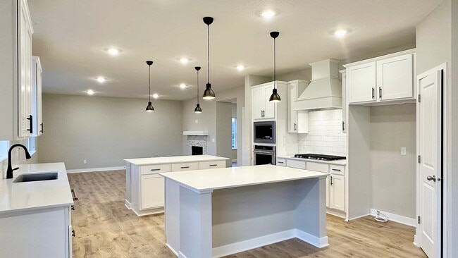 1526 Clover Preserve Way, Chaska, MN 55318 - photo 3