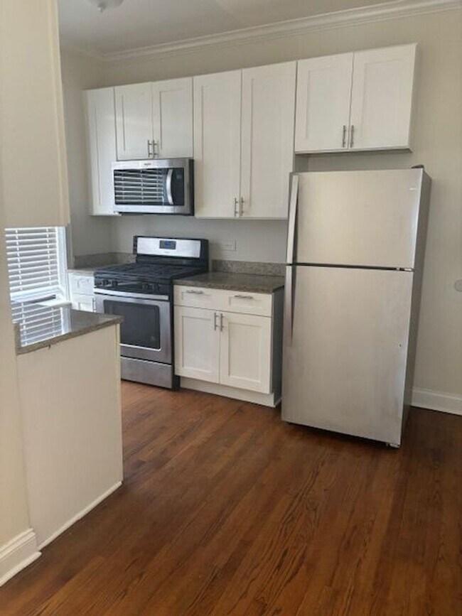 1654 W Wallen Ave unit 2, Chicago, IL 60626 - photo 2