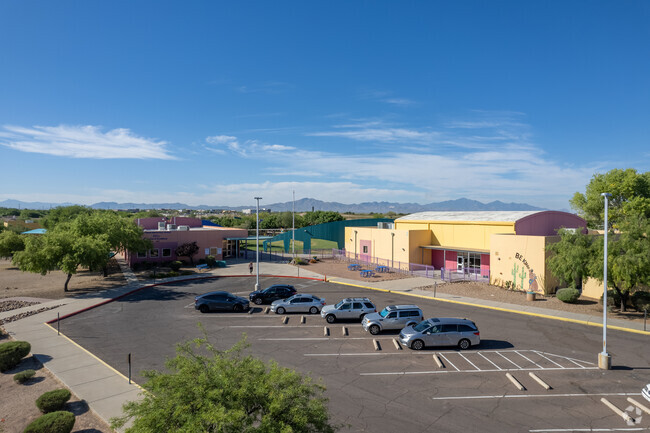 The main parking lot at Cottonwood Elementary.