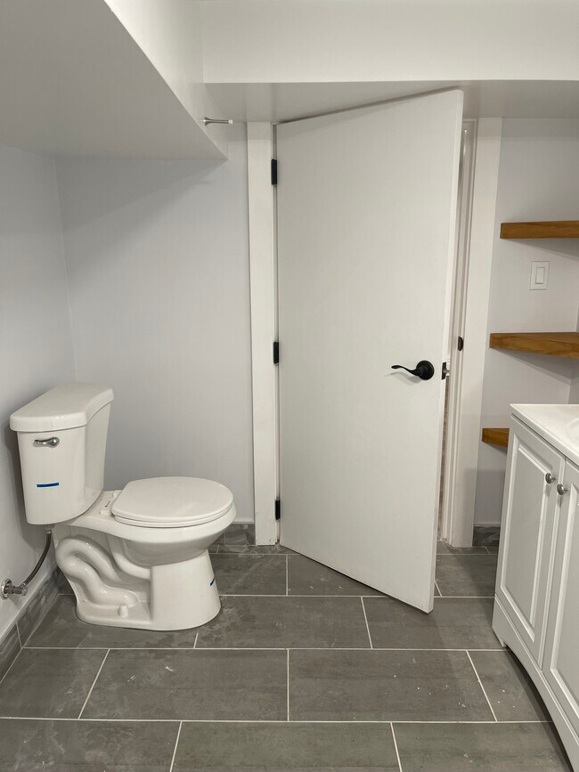 76 Lexington St unit Newly finished unit, Burlington, MA 01803 - photo 6