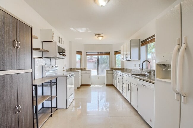 18202 N 19th St, Phoenix, AZ 85022 - photo 2