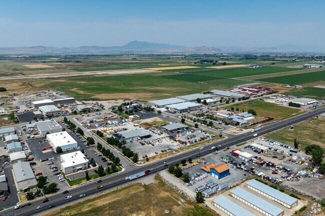 The neighborhood of Bridger has many industrial buildings.