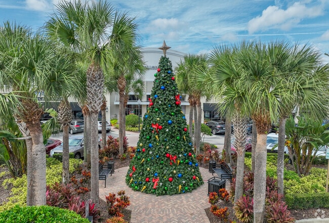 Heathrow's Colonial Town Park is showing off it's holiday spirit.