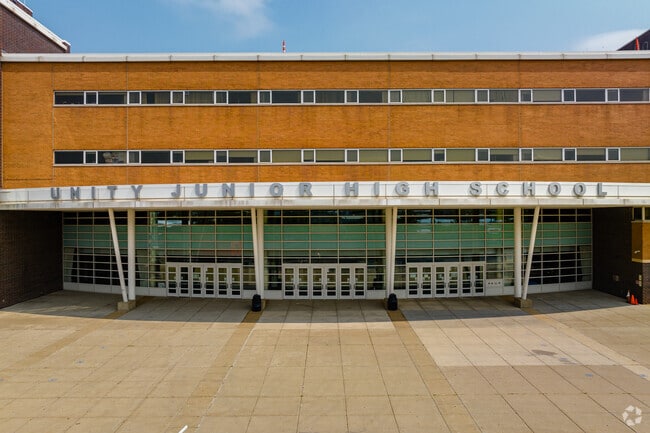 Unity Jr. High School has a student-teacher ratio of 15 to 1.